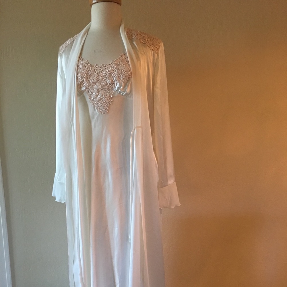 NEW Linea Donatella Ivory Satin Gown&Robe